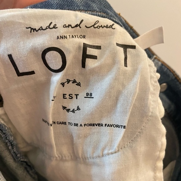 LOFT straight leg light wash  cropped jeans size 27/4 - Picture 2 of 9